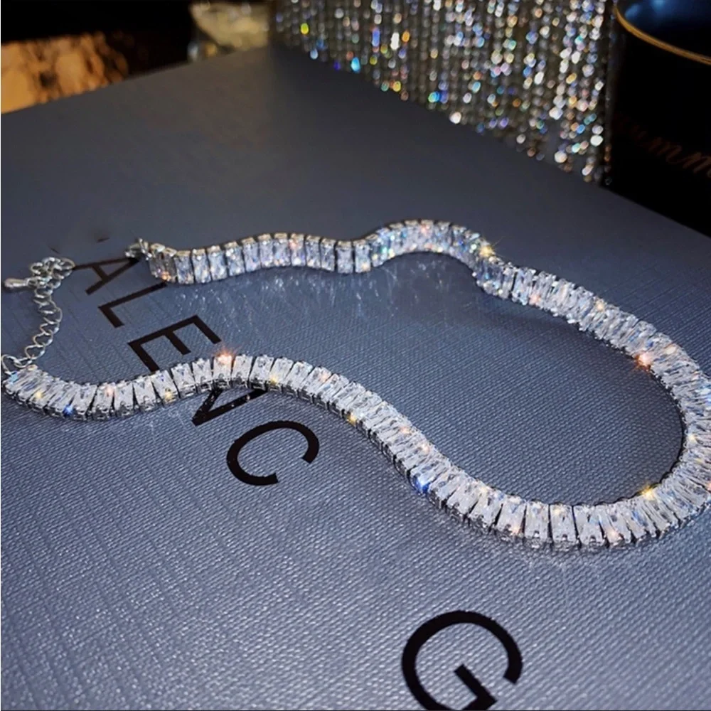 NEW BAGUETTE 18K WHITE GOLD NECKLACE, NICE NECKLACE, CUTE NECKLACE - Picture 3 of 6